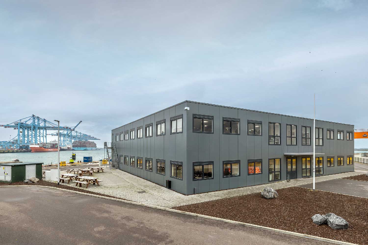 Afbeelding tijdelijk kantoor van Hollandia Infra en Sif Maasvlakte